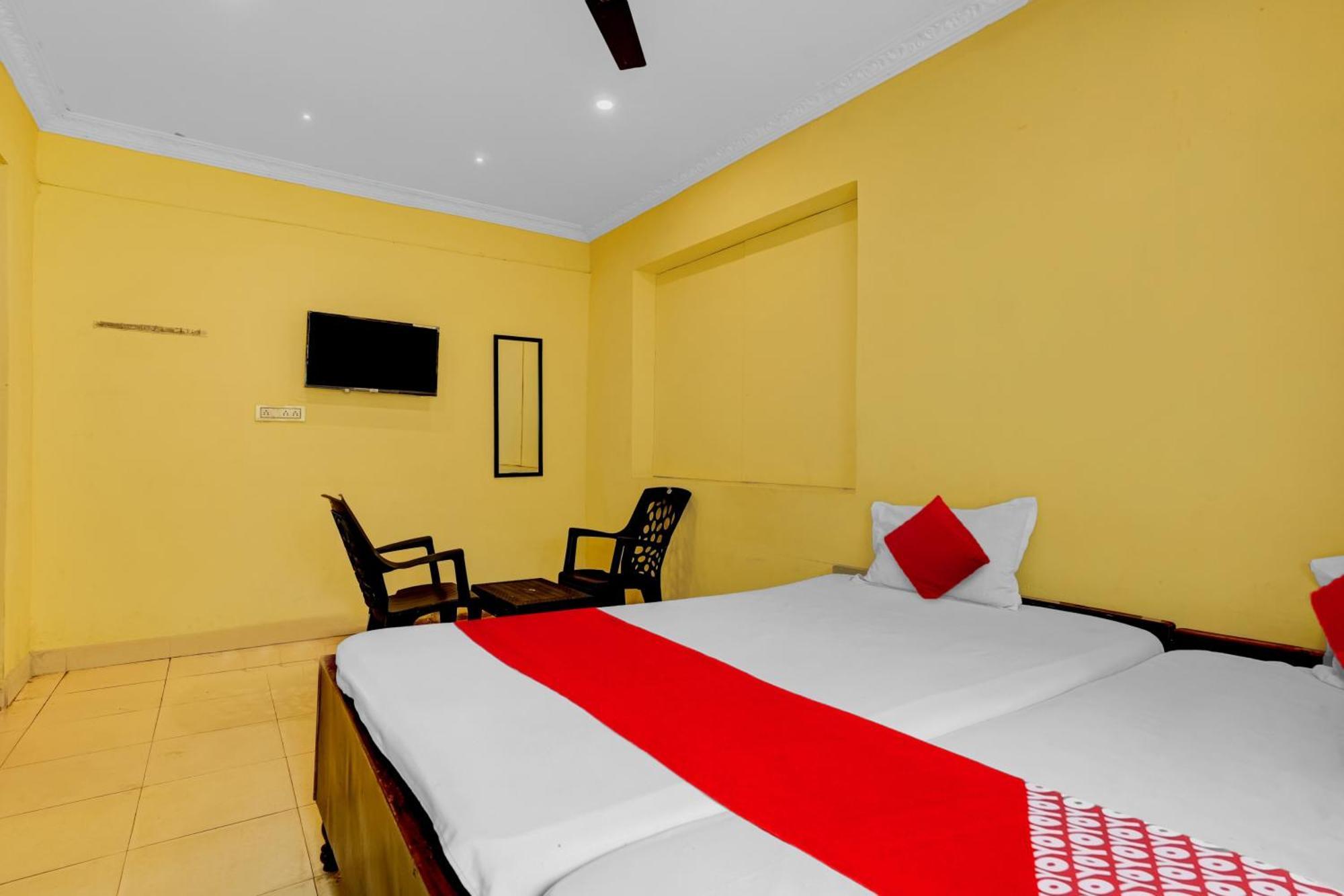 Oyo Royal Visakha Beach Guest House Visákhapatnam Kültér fotó