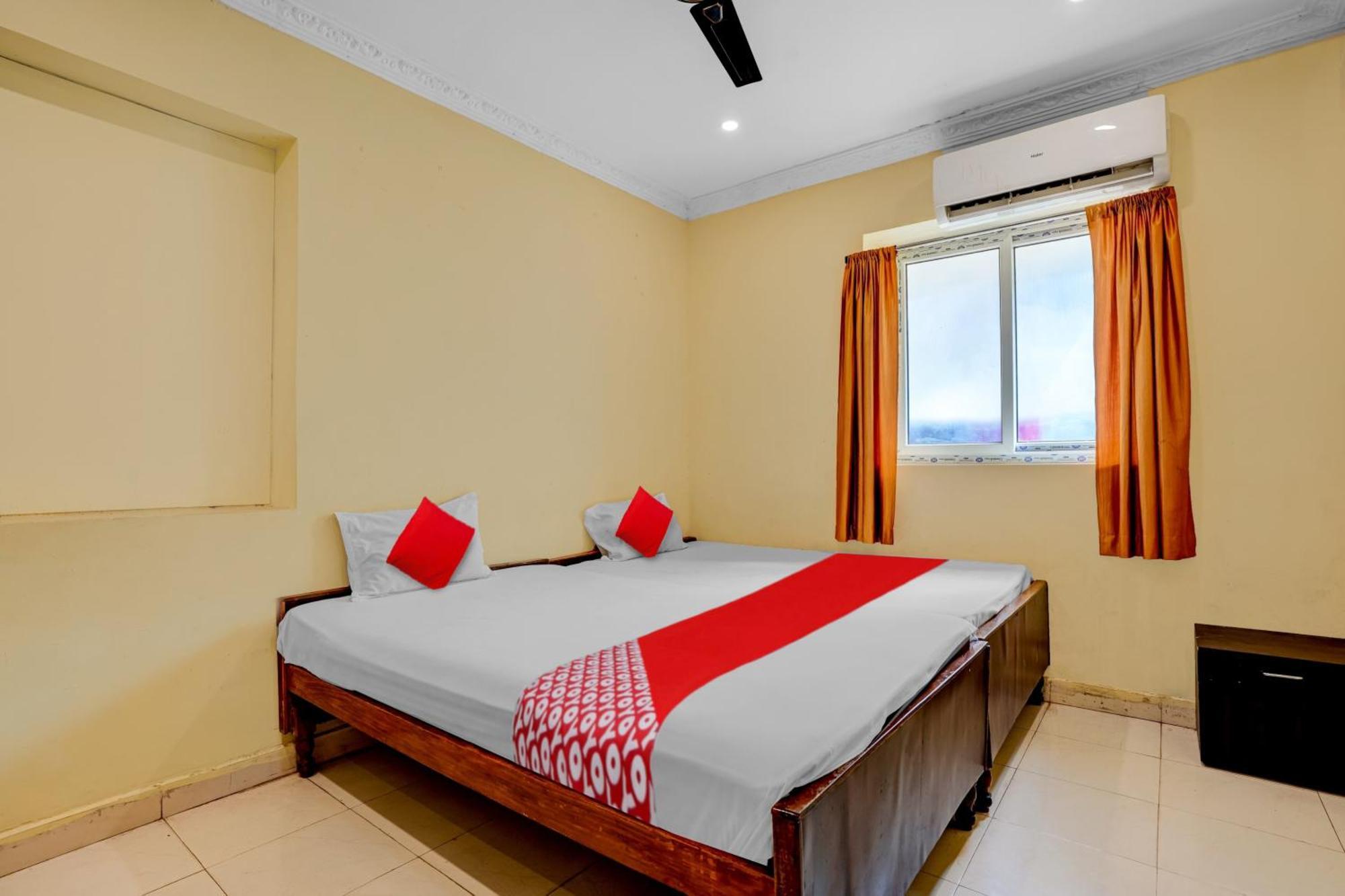 Oyo Royal Visakha Beach Guest House Visákhapatnam Kültér fotó
