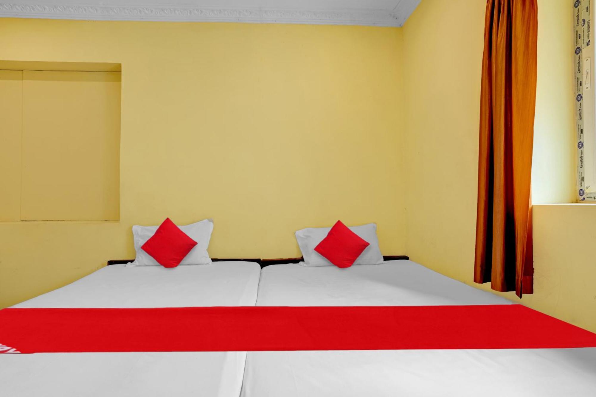 Oyo Royal Visakha Beach Guest House Visákhapatnam Kültér fotó