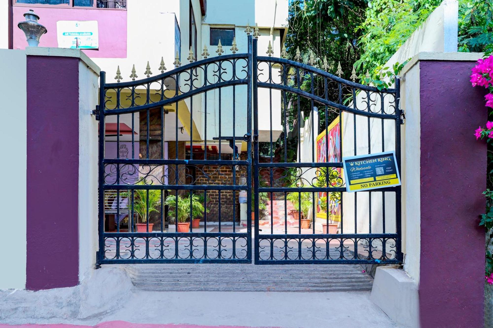 Oyo Royal Visakha Beach Guest House Visákhapatnam Kültér fotó