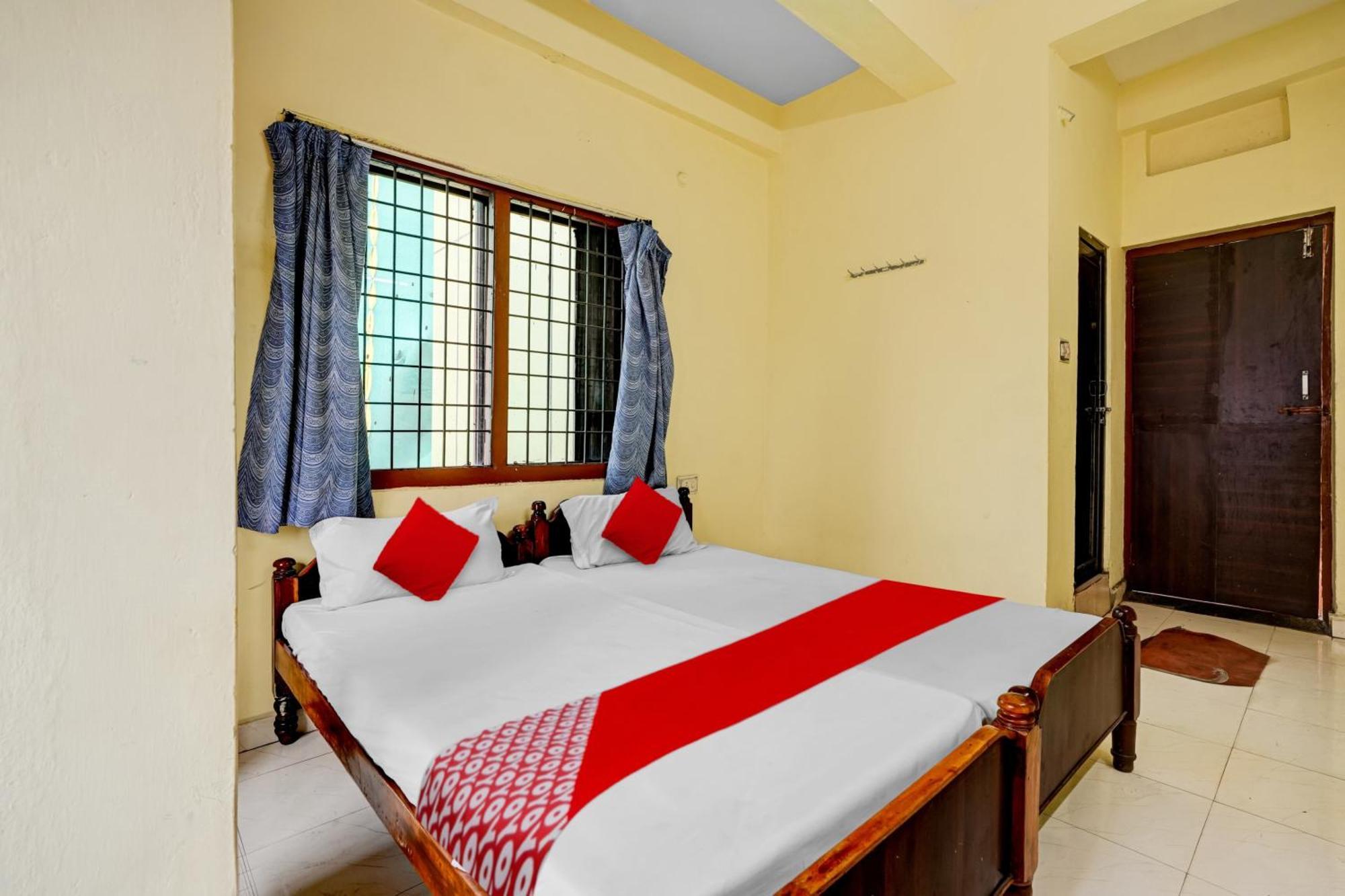 Oyo Royal Visakha Beach Guest House Visákhapatnam Kültér fotó