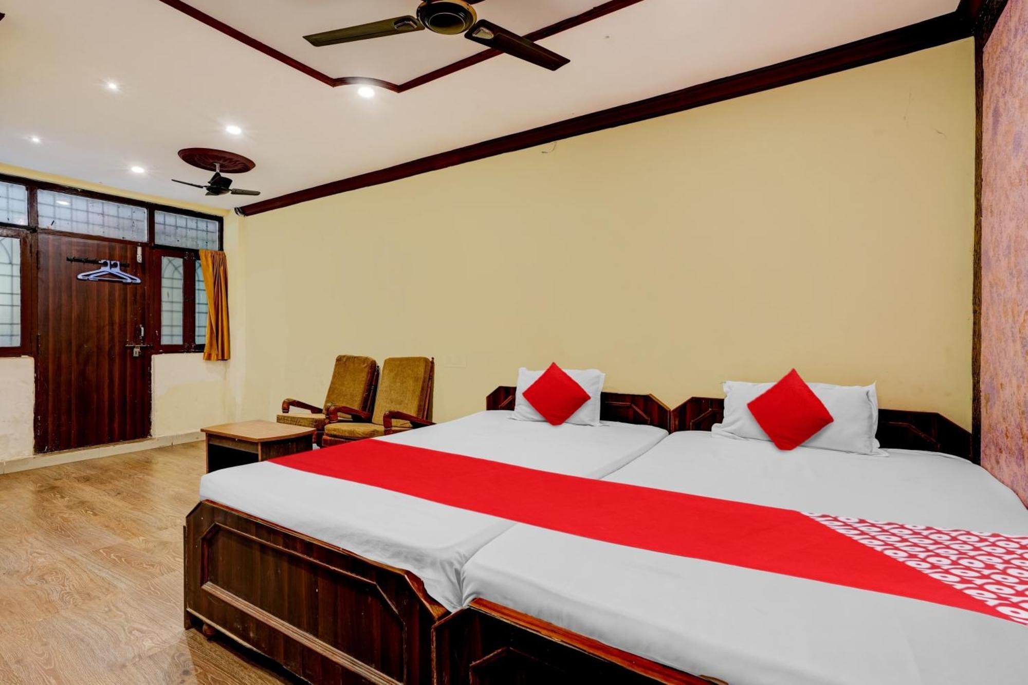 Oyo Royal Visakha Beach Guest House Visákhapatnam Kültér fotó